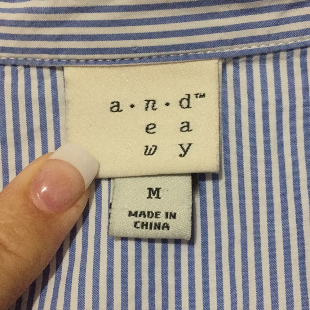 🛎 A new day blue and white blouse size M (hh) - Picture 3 of 5
